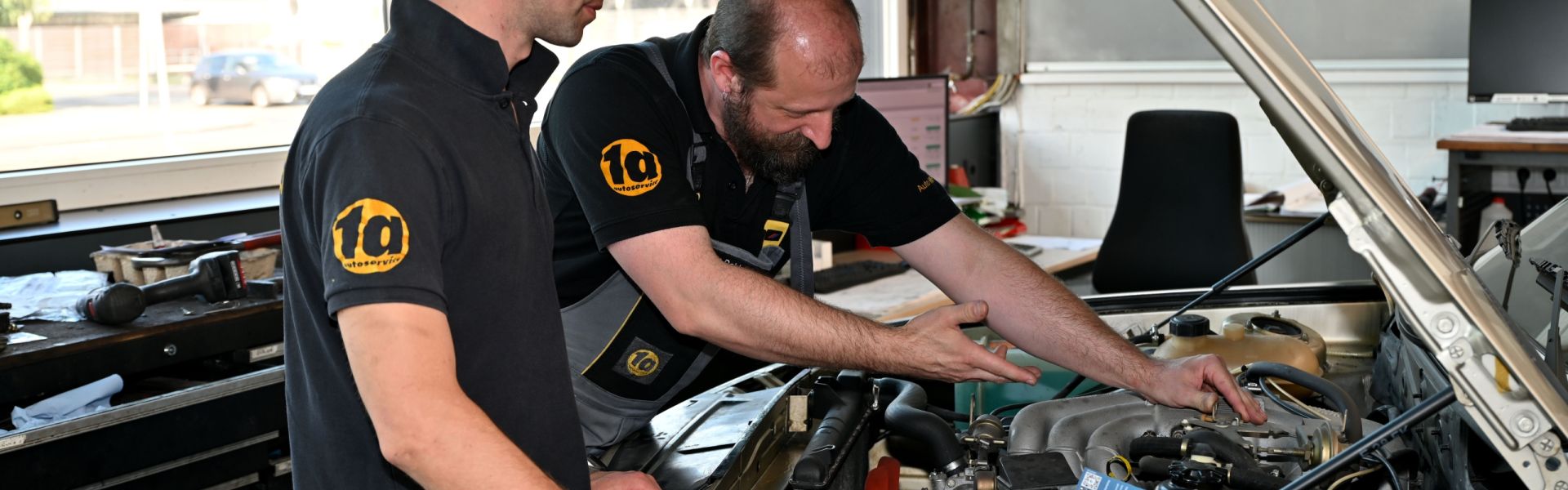 Nils und Marcel bei der Arbeit
